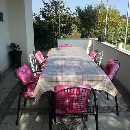 דירה Anela טרוגיר